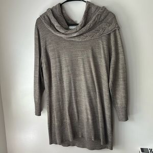 Women’s tan sweater with chunky top